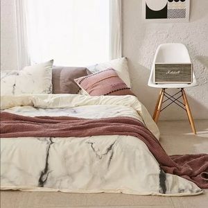 New UO Chelsea Victoria Deny Marble Duvet Cover